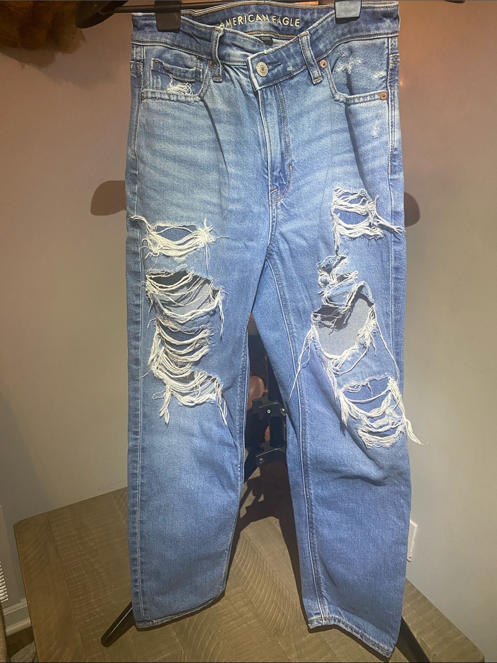 American Eagle Outfitters women’s Light Blue Distressed Ripped Relaxed mom Jeans